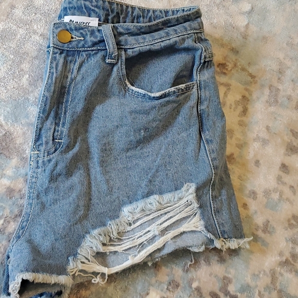 Princess polly high waisted ripped denim shorts. - Picture 4 of 4